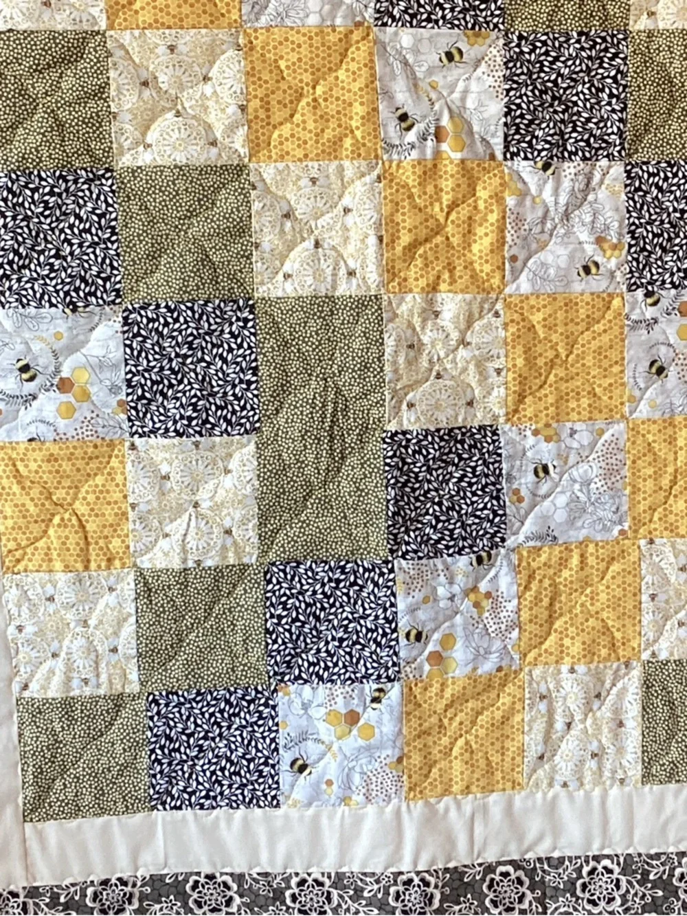 NWT. Hand Crafted Honey Bees Quilt